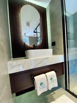 Panoramic Bungalow | Bathroom | Separate bathtub and shower, hair dryer, towels, soap - Gabala Glamping Park Resort (Gabala)