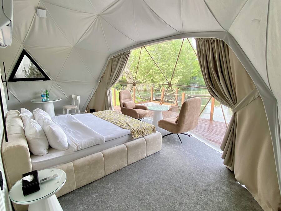 Minibar, individually decorated, individually furnished, desk