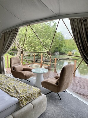 Panorama bungalow | Een minibar, individueel gedecoreerd, individueel gemeubileerd