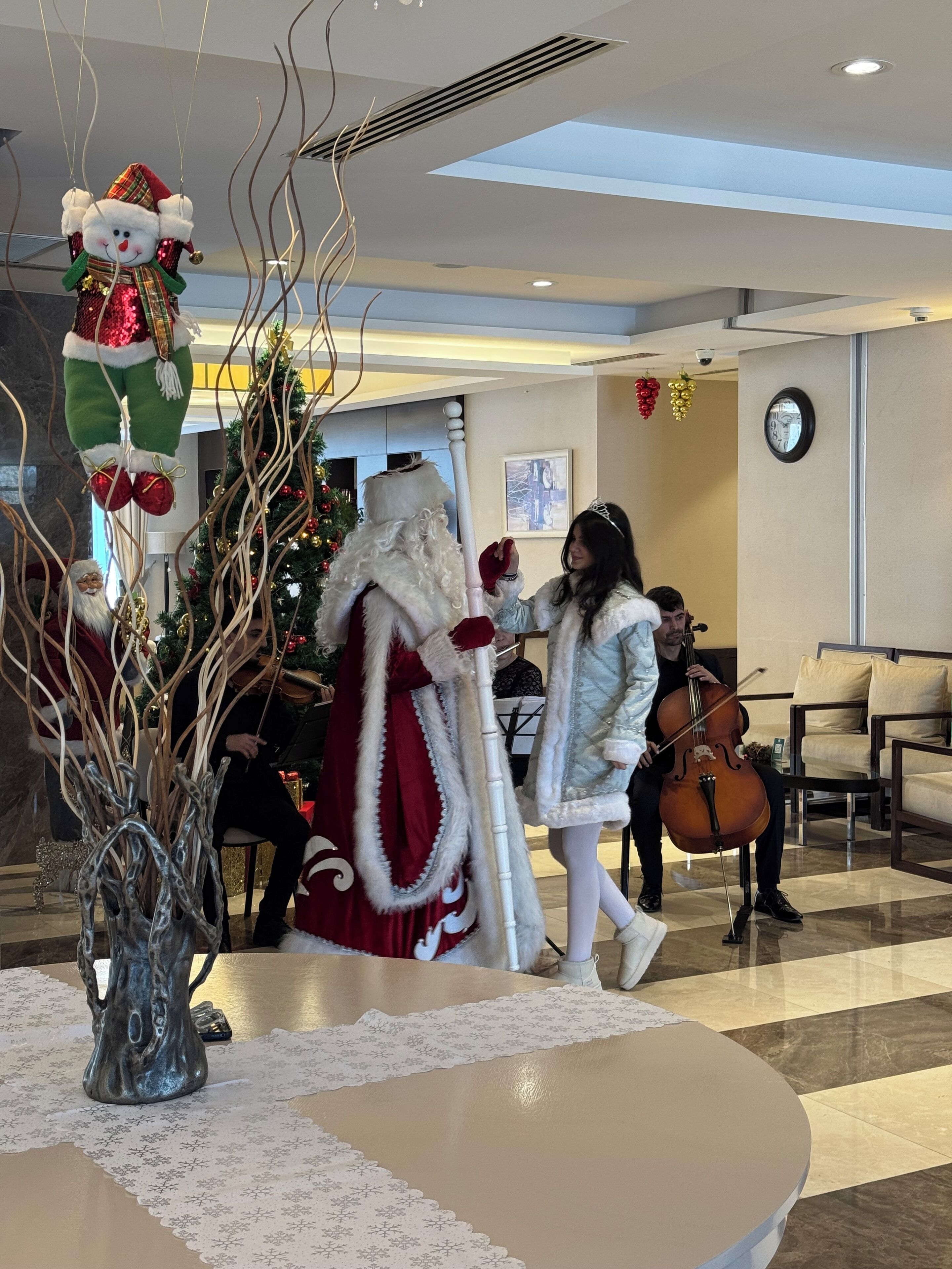 Lobby-lounge
