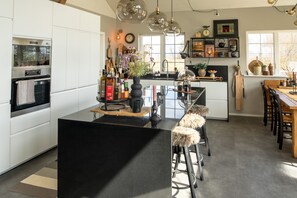 Microwave, oven, stovetop, dishwasher