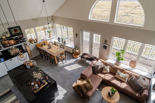 Melahof - Cozy and modern country Lodge with an amazing view, great location!