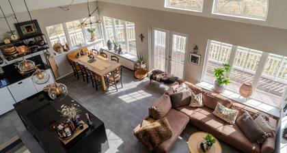 Melahof - Cozy and modern country Lodge with an amazing view, great location!