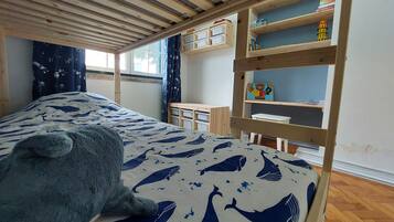 2 bedrooms, in-room safe, desk, iron/ironing board