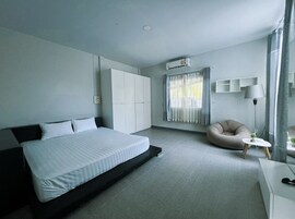 Deluxe House | 2 bedrooms, desk, free WiFi