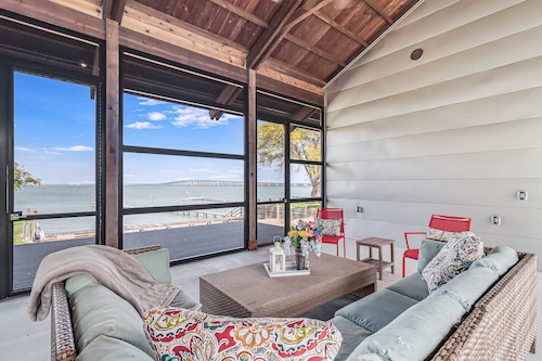 Cape Town-5 houses on a 3 acre private waterfront estate, Pier, kayak launch!