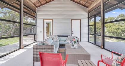 5 houses on a 3 acre private waterfront property. Pier and kayak launch!