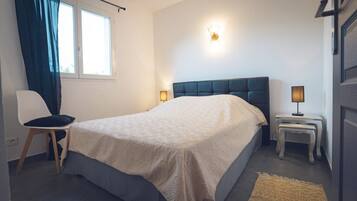 2 habitaciones, tabla de planchar con plancha, wifi y ropa de cama