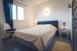 2 chambres, fer et planche à repasser, Wi-Fi, draps fournis