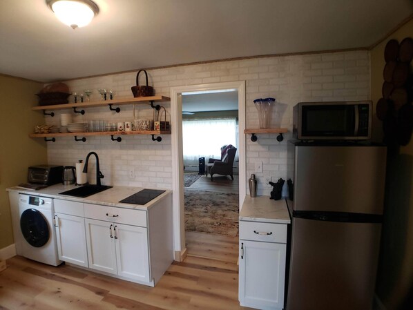 雪櫃、微波爐、焗爐、爐具