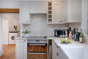 Refrigerador, microondas, horno y lavavajillas 
