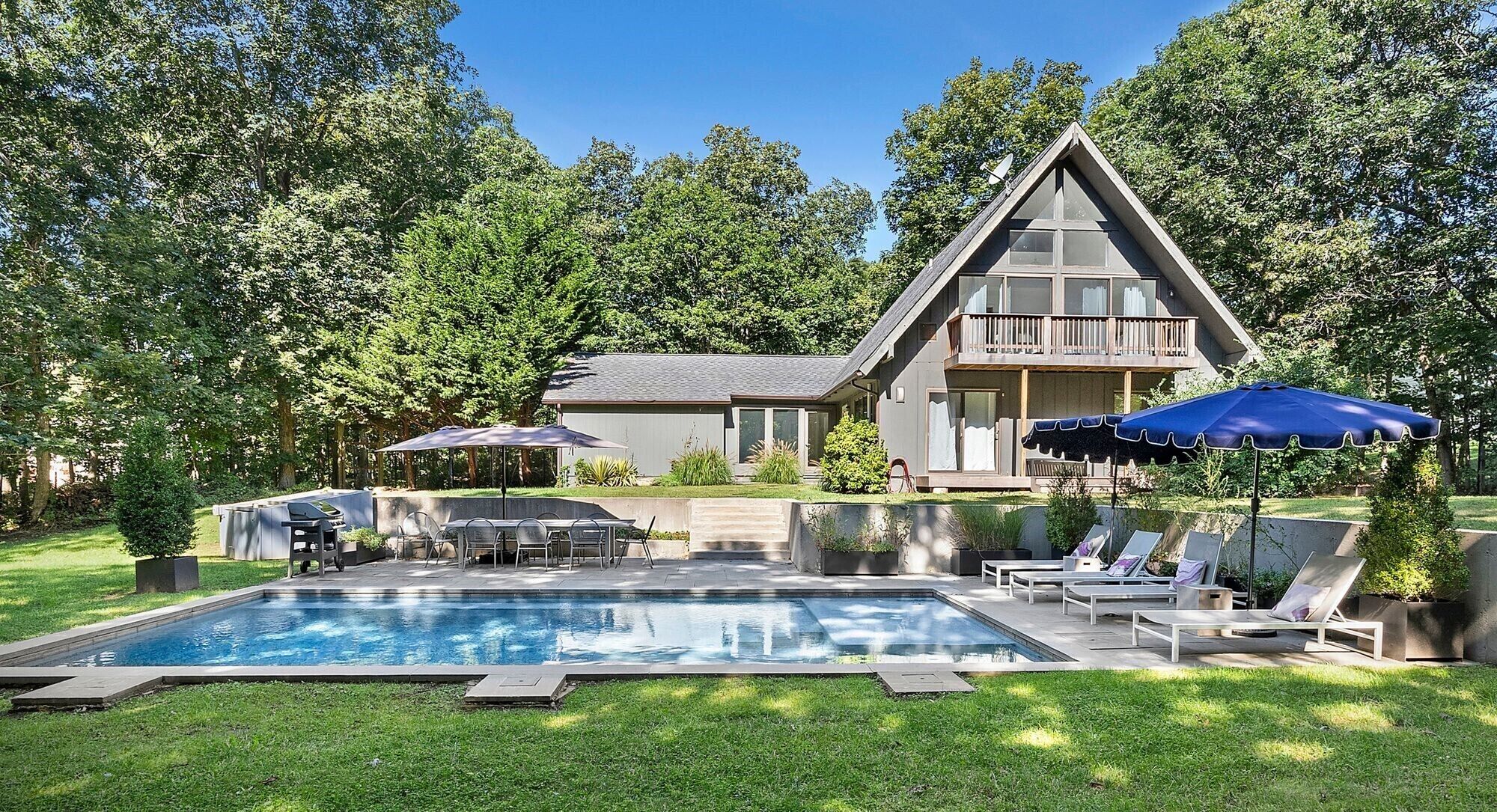 Montauk Beach House w Gunite Pool  Around corner from Gurneys Seawater Spa