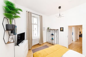 4 habitaciones, tabla de planchar con plancha, wifi y ropa de cama
