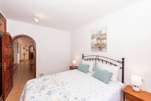 2 bedrooms, WiFi, bed sheets