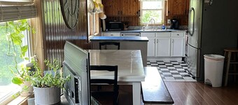 Beach Cottage, close to beach and
Shopping