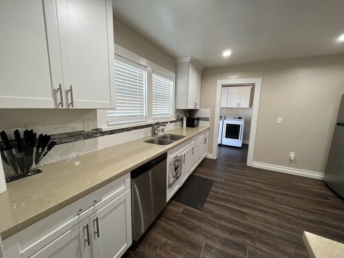 Cheerful cozy secured ranch style close 99 freeway&famous food restaurants 