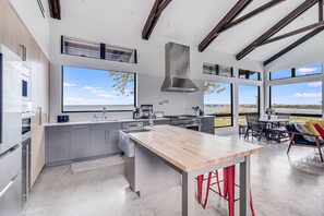 House, 2 Bedrooms | Private kitchen | Fridge, oven, stovetop, coffee/tea maker
