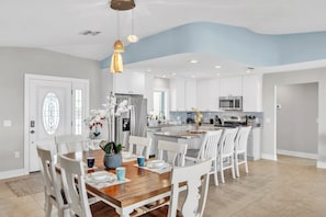 Dining - Casa Cay 3 Bedroom Home by RedAwning (Anna Maria)