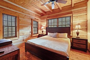 3 Schlafzimmer, Schreibtisch, Bügeleisen/Bügelbrett, Reisekinderbett
