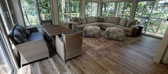 Modern Lodge! Lakeview Retreat! 2 mins to Lees Ford Marina