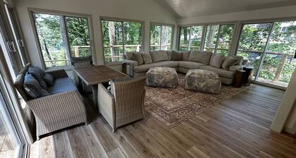 Modern Lodge! Lakeview Retreat! 2 mins to Lees Ford Marina