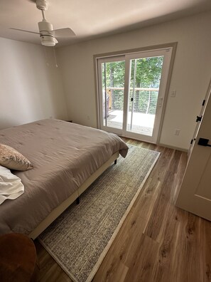 3 bedrooms, iron/ironing board, WiFi, bed sheets - Modern Lodge! Lakeview Retreat! 2 mins to Lees Ford Marina (Somerset)