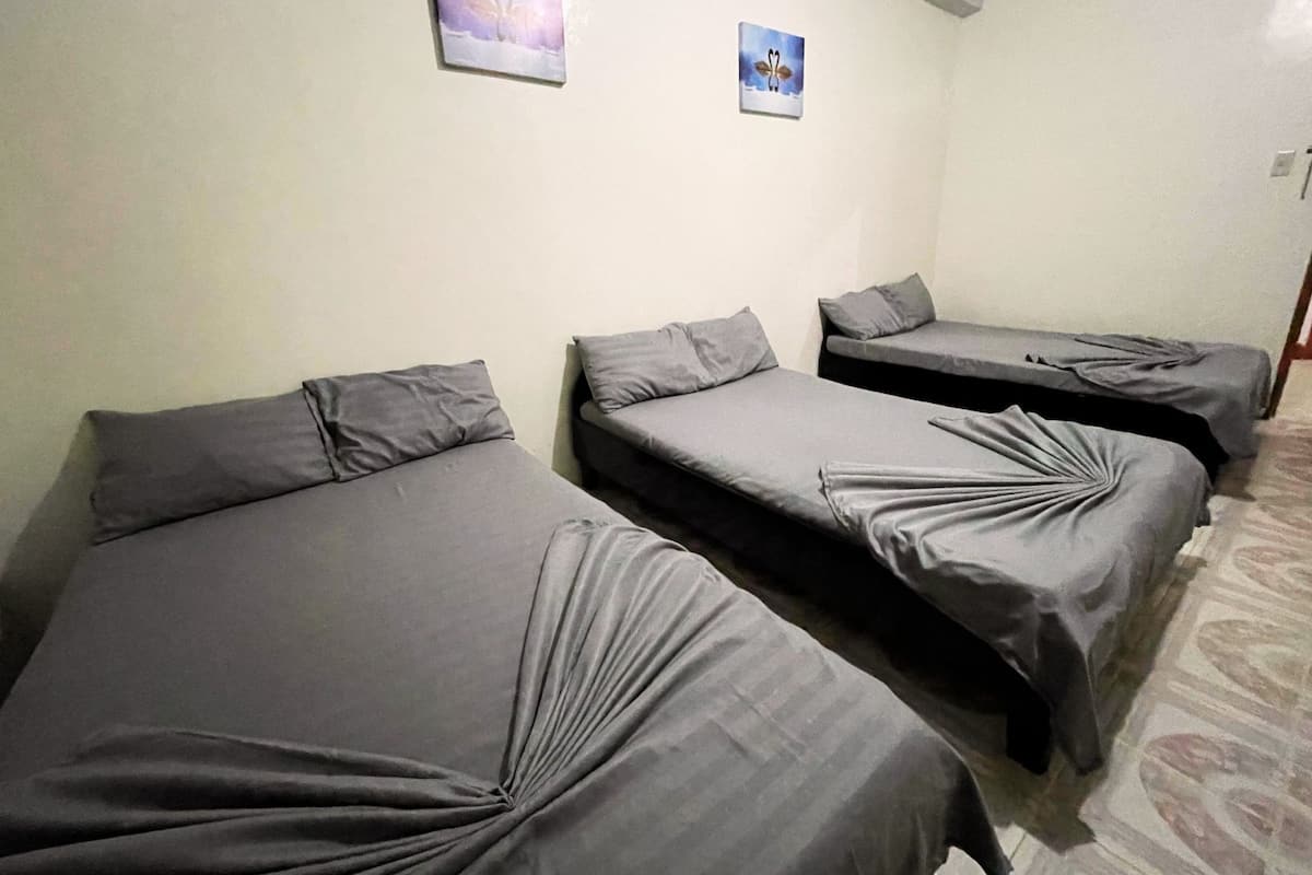 Superior Room | 1 bedroom, desk, free WiFi, bed sheets
