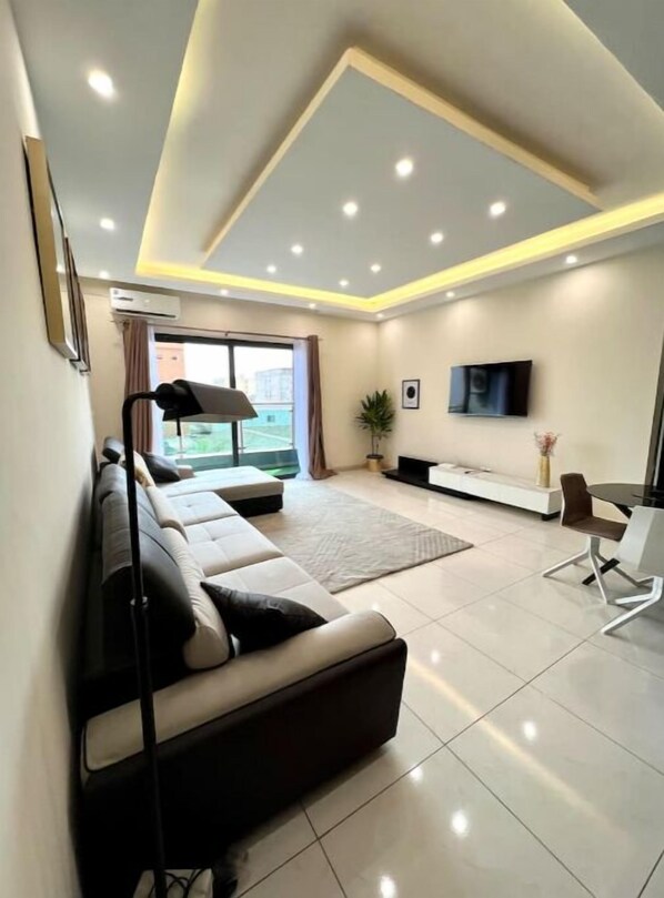 Living area - La Premier League 2 au Nouveau CHU (Abidjan)
