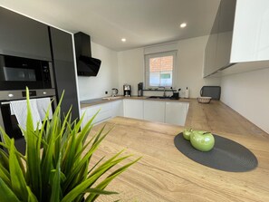 Fridge, microwave, oven, stovetop - Haus Villa mit 5 und Pool (Sveti Martin na Muri)