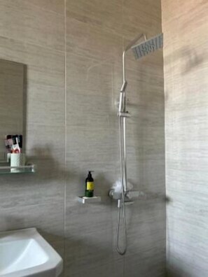 Bathroom - La Ligue Des Champions, 2 Chambres (Abidjan)