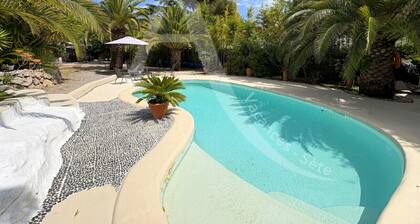 Villa T2 avec piscine privée, jardin paysagé et climatisation