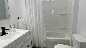 Handtücher, Seife, Shampoo, Toilettenpapier