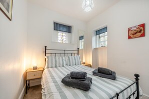 1 室のベッドルーム、アイロン / アイロン台、WiFi (無料)、ベッドシーツ