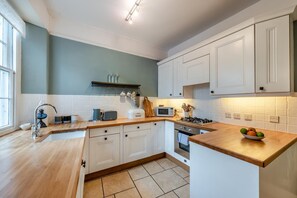 ميكروويف، فرن، غسالة أطباق، محمصة خبز