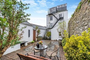 تناول الطعام بالخارج