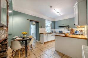 ميكروويف، فرن، غسالة أطباق، محمصة خبز