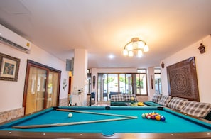 Signature Villa | Living area