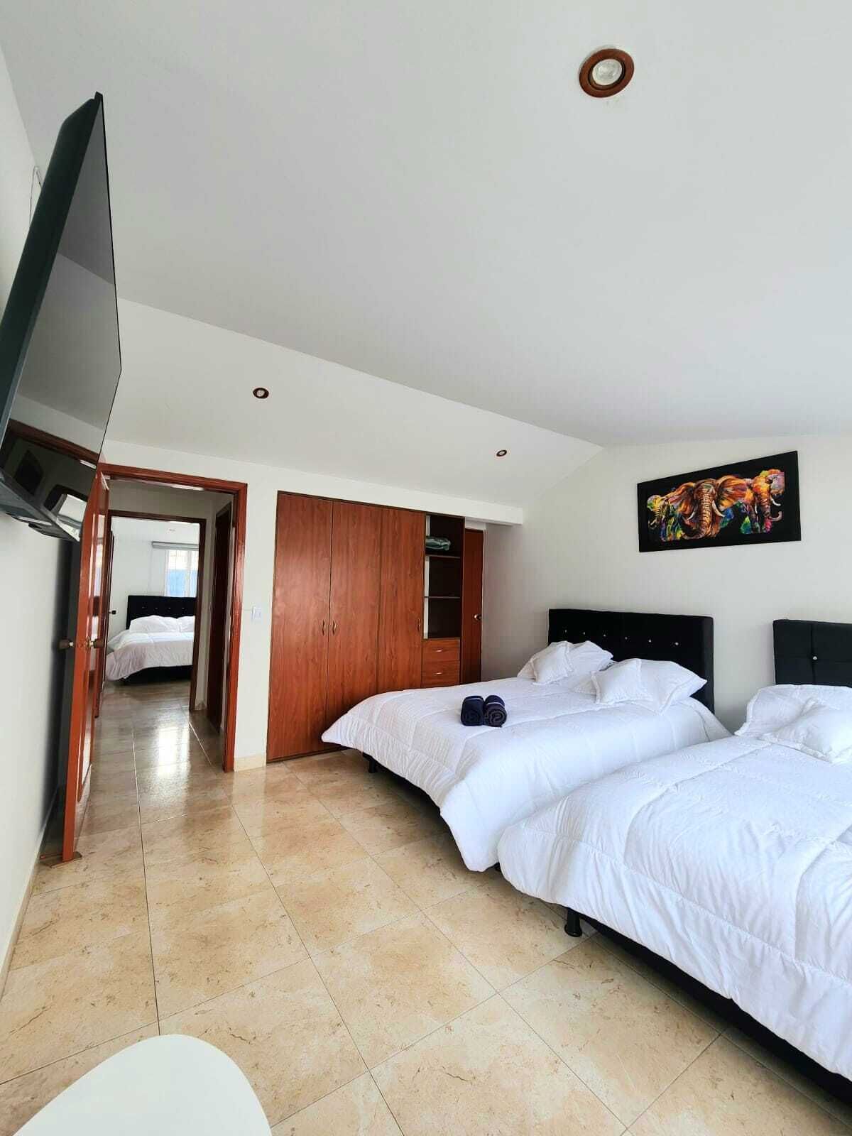 3 chambres, fer et planche à repasser, Wi-Fi, draps fournis