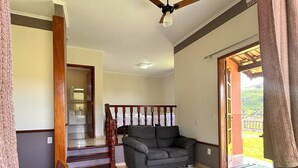 Chalet Confort, vistas a la montaña | Minibar, espacio para trabajar con un portátil, wifi gratis