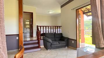 Comfort Chalet, Mountain View | Minibar, laptop workspace, free WiFi, bed sheets