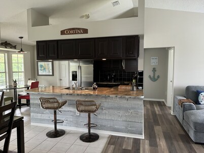 On Crystal River 2 Docks Secure Trailer Parking. New Hot Tub!