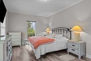 3 bedrooms, desk, iron/ironing board, free WiFi - Red Buffalo| Steps to beach and town. (Emerald Isle)
