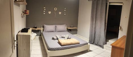 2 habitaciones, tabla de planchar con plancha, wifi y ropa de cama
