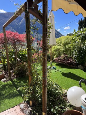 Property grounds - MAISON du SOLEIL, Apartment with Lake View Garden and Jacuzzi (San Mamete)