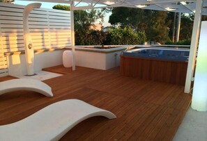 Bain à remous extérieur