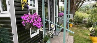 Delightful Tiny House with stunning views in the Dublin Mountains!

