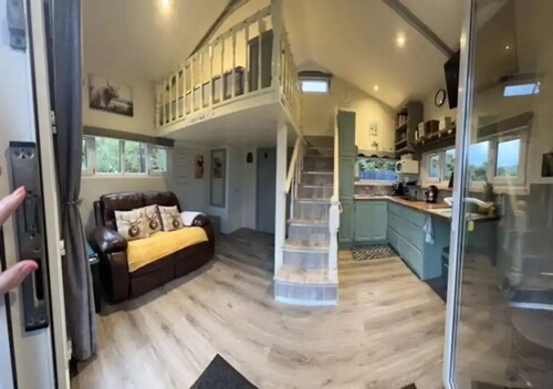 Delightful Tiny House with stunning views in the Dublin Mountains!

