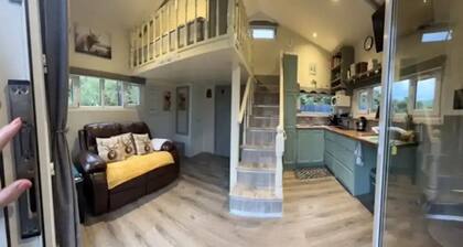 Delightful Tiny House with stunning views in the Dublin Mountains!