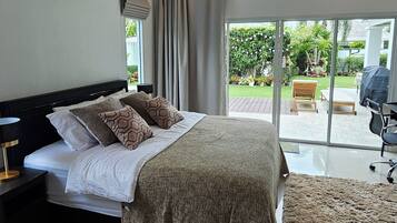 3 bedrooms, desk, iron/ironing board, travel cot