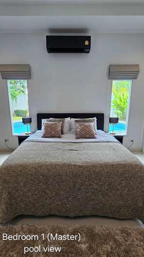 3 soverom, skrivebord, strykejern/-brett og reiseseng for barn